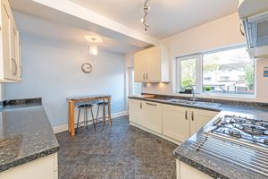 Kitchen/Breakfast Room- click for photo gallery